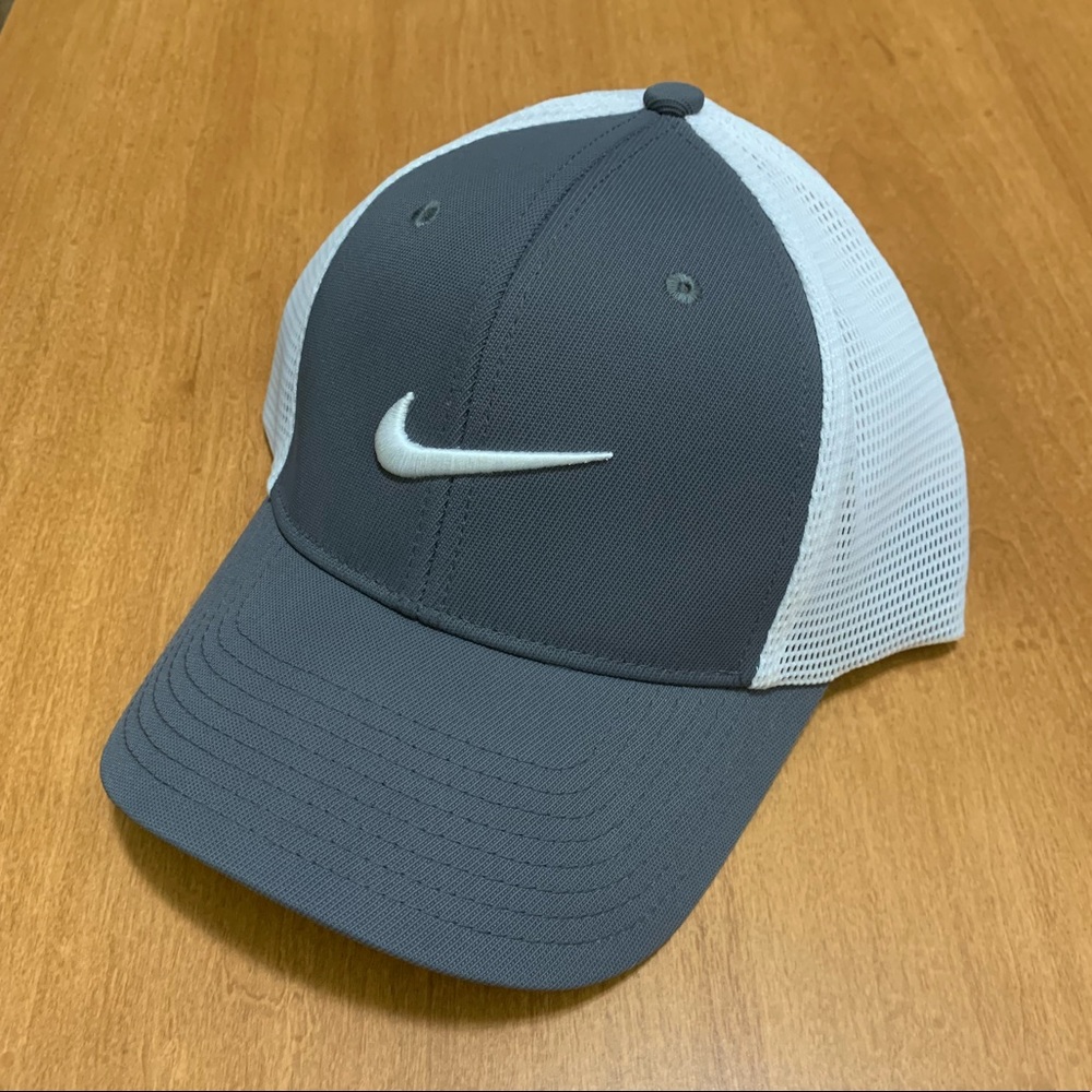 Men’s Nike Flex Fit Golf Hat - S/M - Charcoal / White